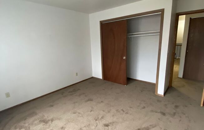 3 beds, 1.5 baths, 1,066 sqft, $1,499, Unit 5182 02
