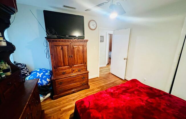 3 beds, 1 bath, $2,250