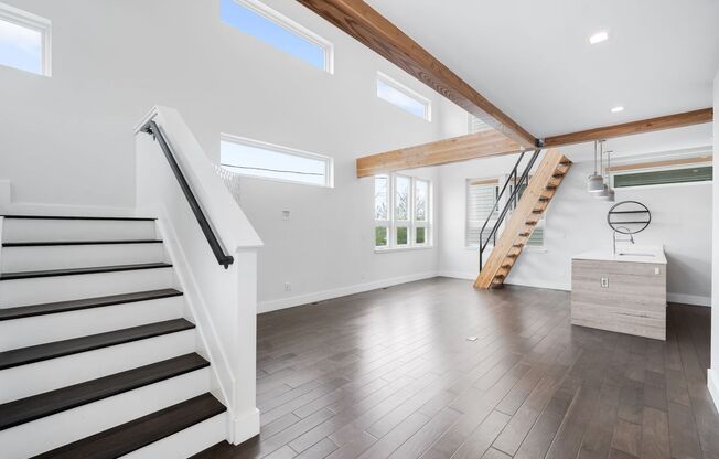 Chic 2BD, 2.5BA Sunnyside Townhome With Bonus Loft