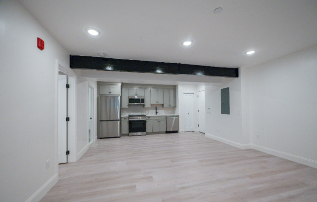 126 ADELAIDE AVE