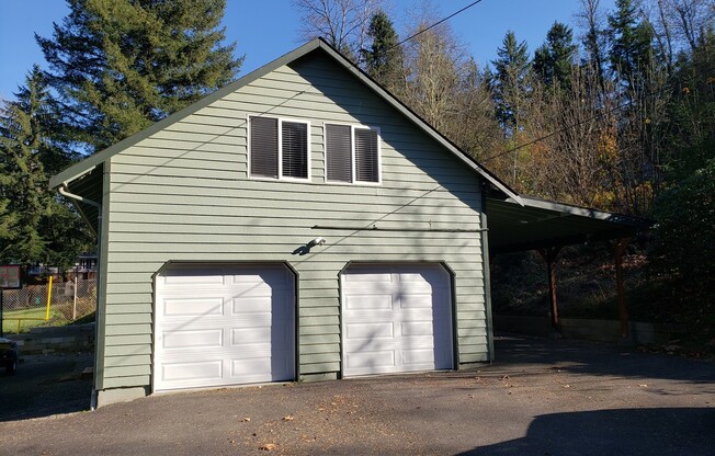 Maple Valley Country living - studio apartment with large 2 car garage, large carport, lots of storage! AC!! Available NOW!