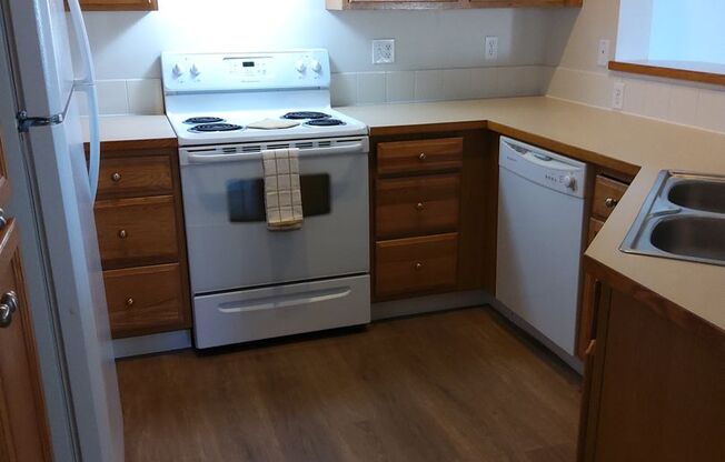 2 beds, 1 bath, 966 sqft, $1,550, Unit 9335