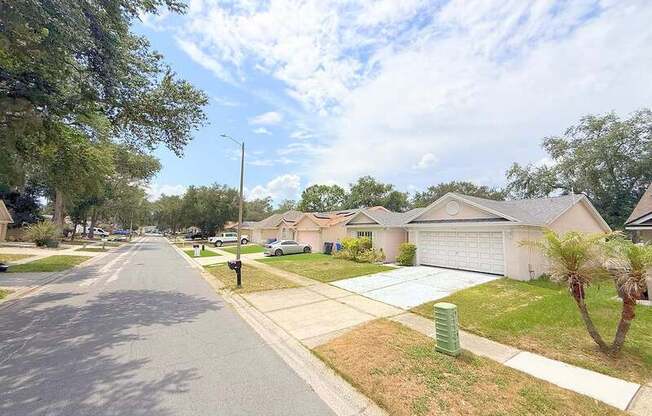 1118 HARDWOOD DR