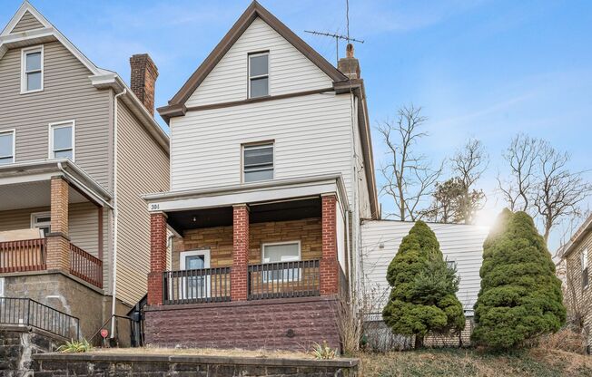 Updated 3 bedroom in Elliot Minutes from the West End Overlook!