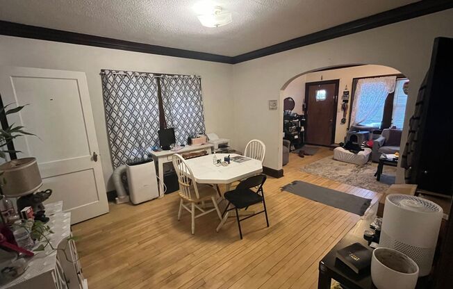 3 beds, 1 bath, 850 sqft, $1,195