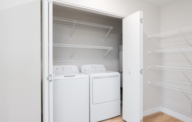 1 bed, 1 bath, 840 sqft, $1,475, Unit B205