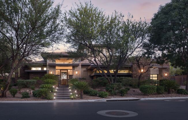 LUXURY LIVING IN THE RIDGES