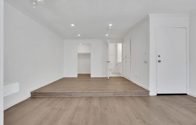 Studio, 1 bath, 600 sqft, $1,950, Unit Unit 105