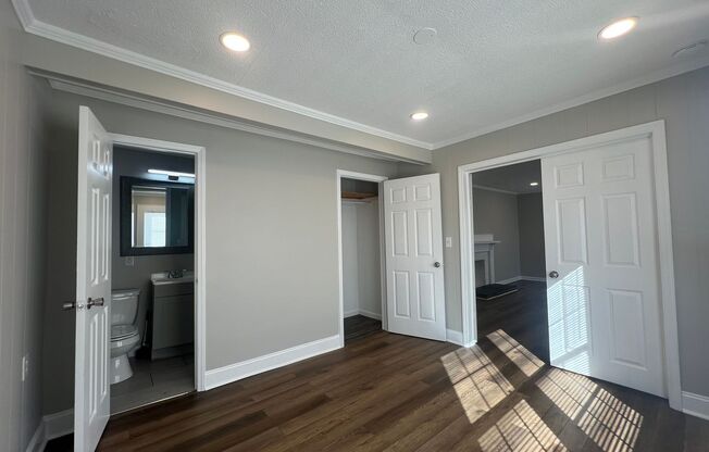 **MOVE-IN Special $500 off the 1st full month's rent with lease signed by 12/10/25**