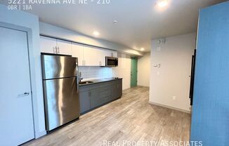 5221 Ravenna Ave NE
