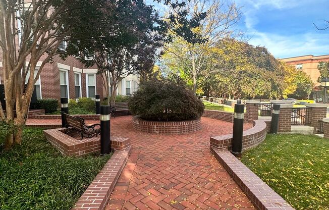 Alexandria/Old Town - 910 Powhatan St - $2,595.00