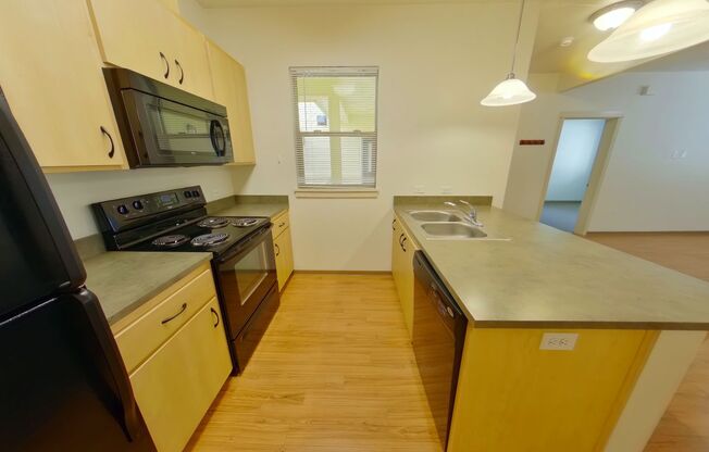 2 beds, 1.5 baths, 878 sqft, $1,750, Unit 23