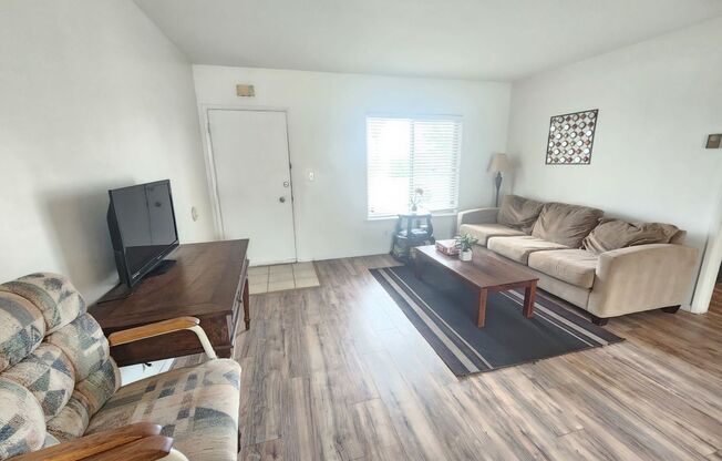 1 bed, 1 bath, 600 sqft, $1,000, Unit Cactus Dr. 73636 Unit F