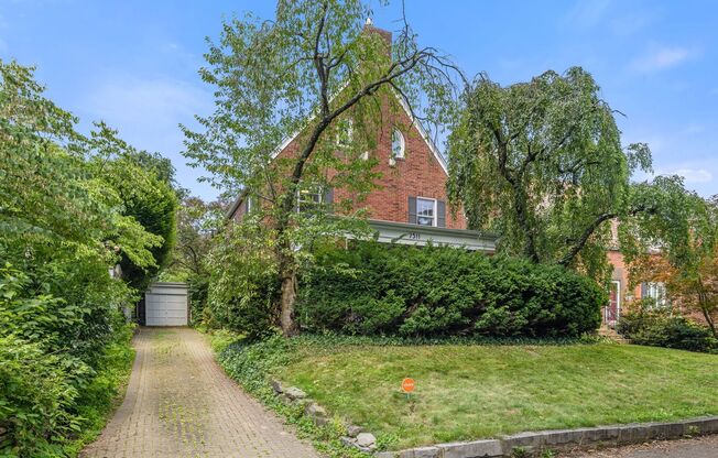 *Beautifully Updated & Spacious 4BD/3.5BA Single-Family Home available in Point Breeze*