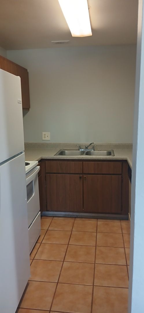 3 beds, 2 baths, 1,200 sqft, $1,700, Unit 129
