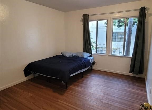863 W VERNON AVE