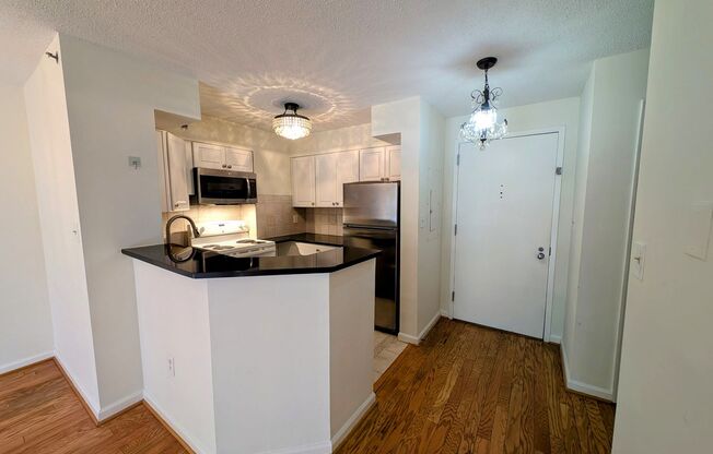 2 beds, 2 baths, $3,900, Unit # 512