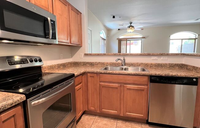 3 beds, 2.5 baths, $1,985, Unit UNIT 1045