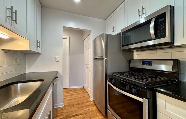 1 bed, 1 bath, 650 sqft, $1,600, Unit 6954-302