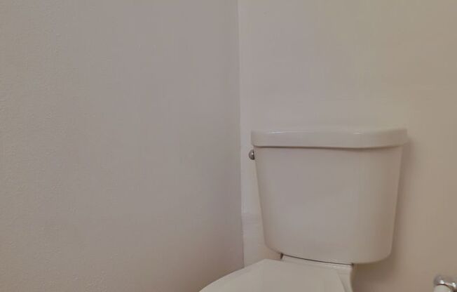 2 beds, 1.5 baths, 920 sqft, $875, Unit 1420 West Glen Avenue Apt 302