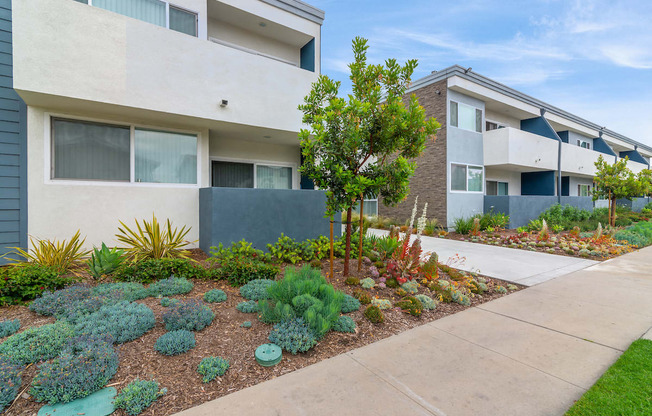 Courtyard at Park Apartments, Norwalk, CA, 90650