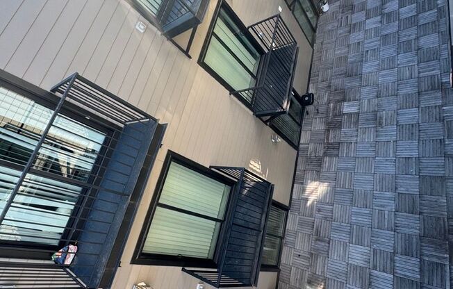 2 beds, 2 baths, 839 sqft, $1,600, Unit 400