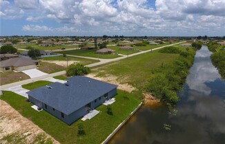 1313 / 1315 NE 8th PL