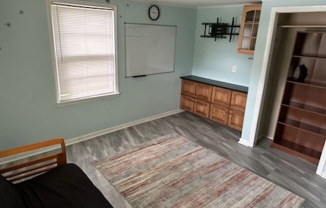 2 beds, 1 bath, $1,150