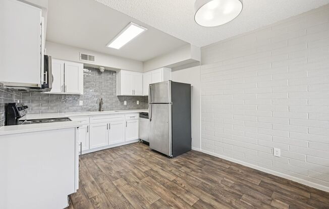 2 beds, 2 baths, 965 sqft, $1,449, Unit E021