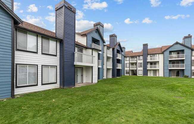 a row of townhomes with green grass in front