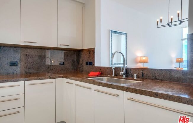 1 bed, 2 baths, 1,020 sqft, $5,500, Unit 31F