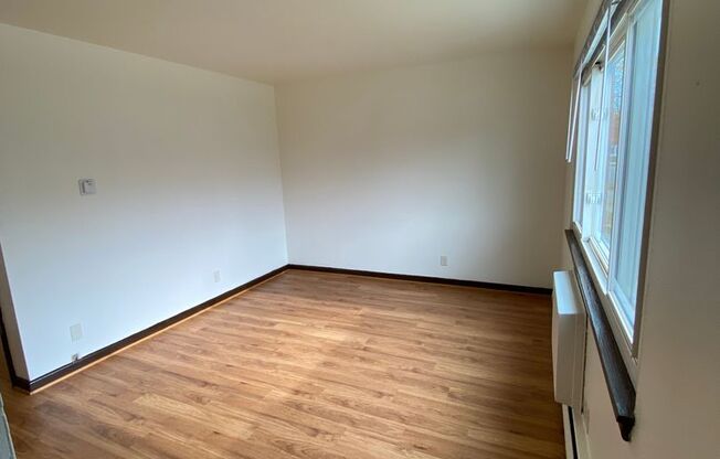 1 bed, 1 bath, 700 sqft, $925, Unit 02