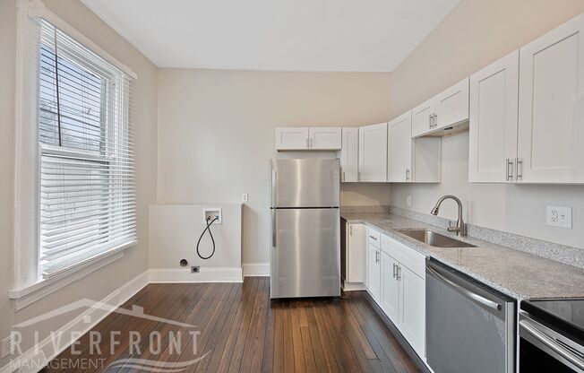 1 bed, 1 bath, 1,200 sqft, $1,250, Unit 622 Main St - 1