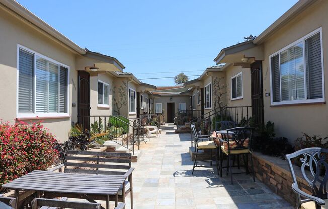 2 beds, 1 bath, 700 sqft, $2,995, Unit 4748