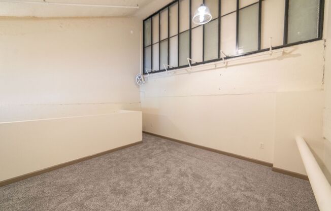 2 beds, 1 bath, 1,080 sqft, $1,650, Unit 216