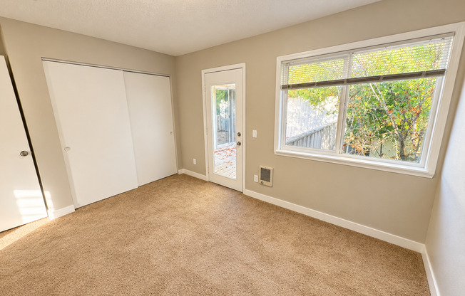 3 beds, 2 baths, 1,300 sqft, $1,795, Unit 3435