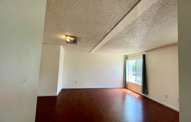 2 beds, 2 baths, 833 sqft, $2,500, Unit 5