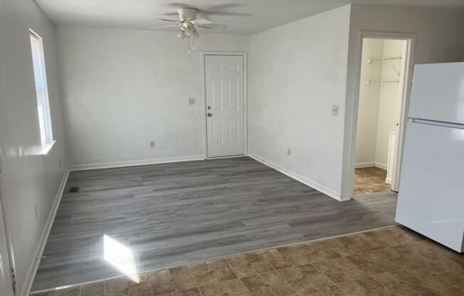 3 beds, 1 bath, $1,300, Unit 1