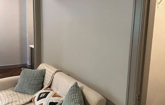 Studio, 1 bath, 600 sqft, $1,049, Unit Unit 315