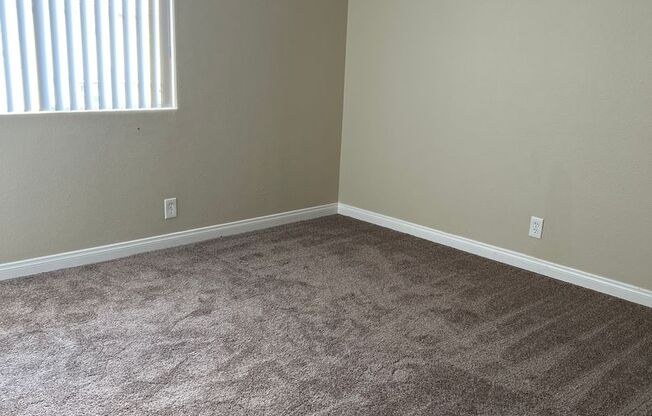 2 beds, 1 bath, 750 sqft, $2,100, Unit 25