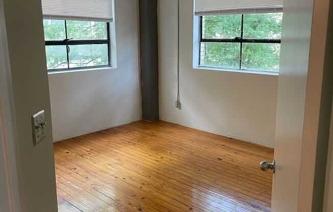 2 beds, 1 bath, 1,140 sqft, $2,200, Unit 900-314