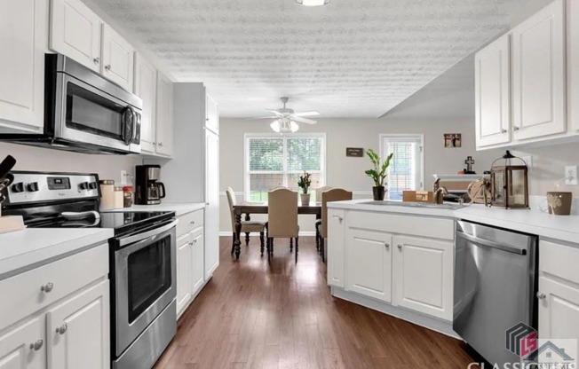 Beautiful 3 bed 2 bath house- Pet Friendly!