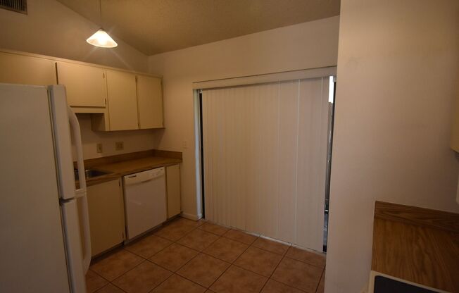 FIRST FULL MONTHS RENT IS FREE! 2 Bed/2 Bath Villa in Townhomes of Winter Garden