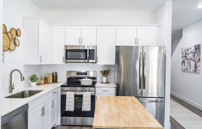 At Amavi Aster Ridge, embrace modern efficiency with our ENERGY STAR® stainless steel appliance package. Elevate your lifestyle while reducing your carbon footprint.