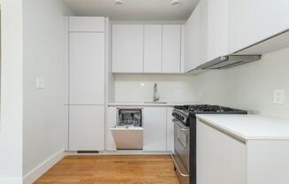 Studio, 1 bath, 324 sqft, $2,350, Unit 26