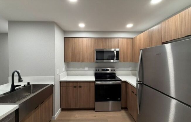1 bed, 1 bath, 726 sqft, $2,655, Unit E-215