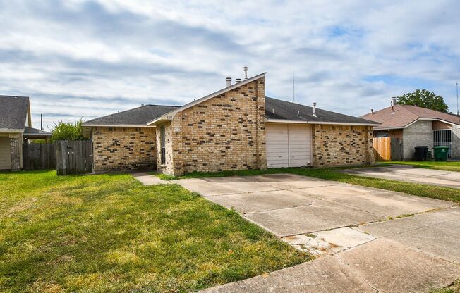 Southwest Houston 2 bedroom Brick Duplex with Private Yard