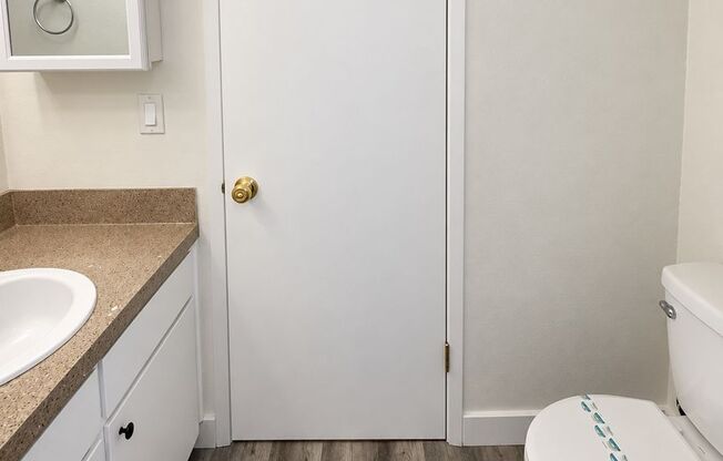 2 beds, 1 bath, 940 sqft, $1,350, Unit 37
