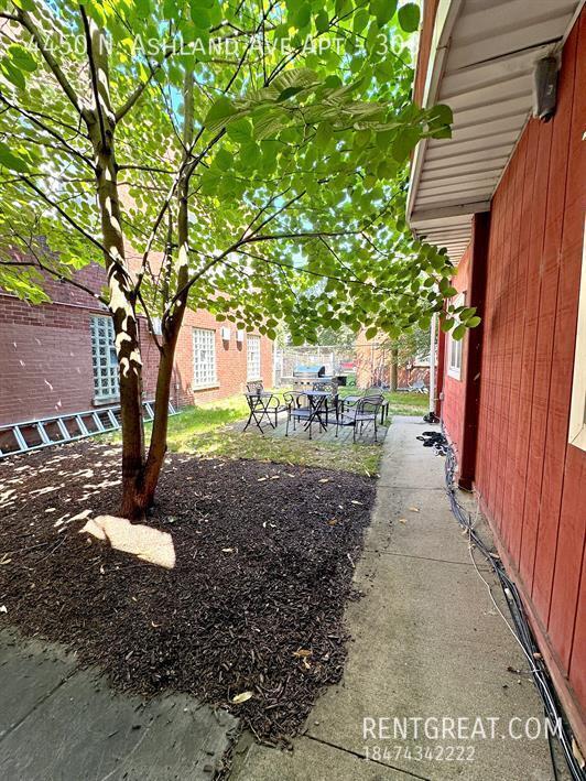 4450 N Ashland Ave