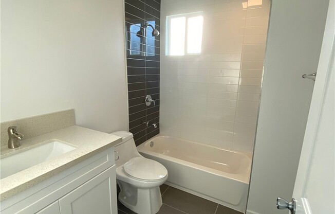211 E 29 ST